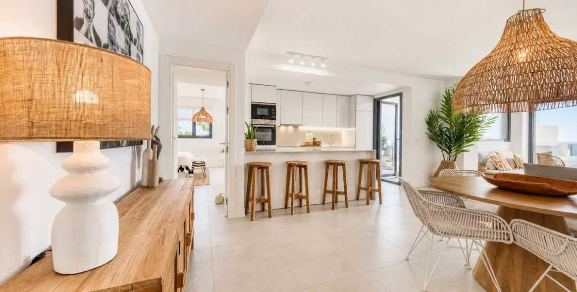 Venta de apartamento en planta media en La Duquesa 22