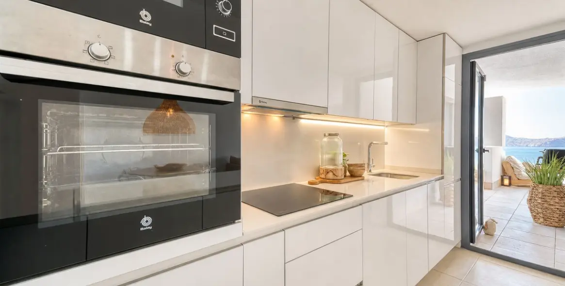Venta de apartamento en planta media en La Duquesa 29