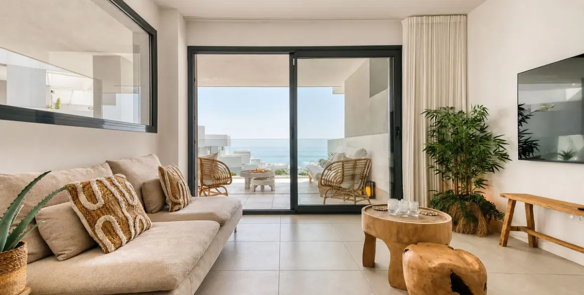 Venta de apartamento en planta media en La Duquesa 31