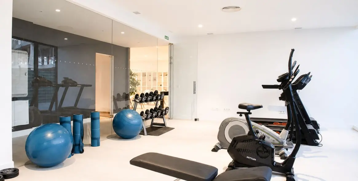 Venta de apartamento en planta media en La Duquesa 34