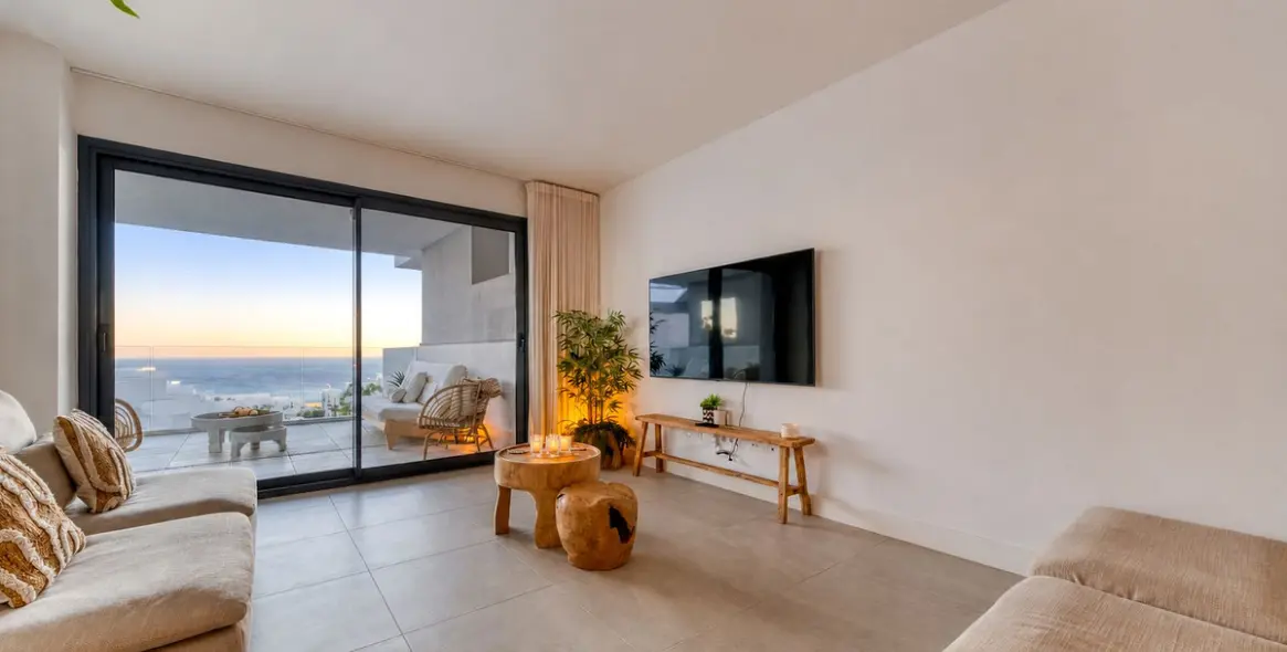 Venta de apartamento en planta media en La Duquesa 37