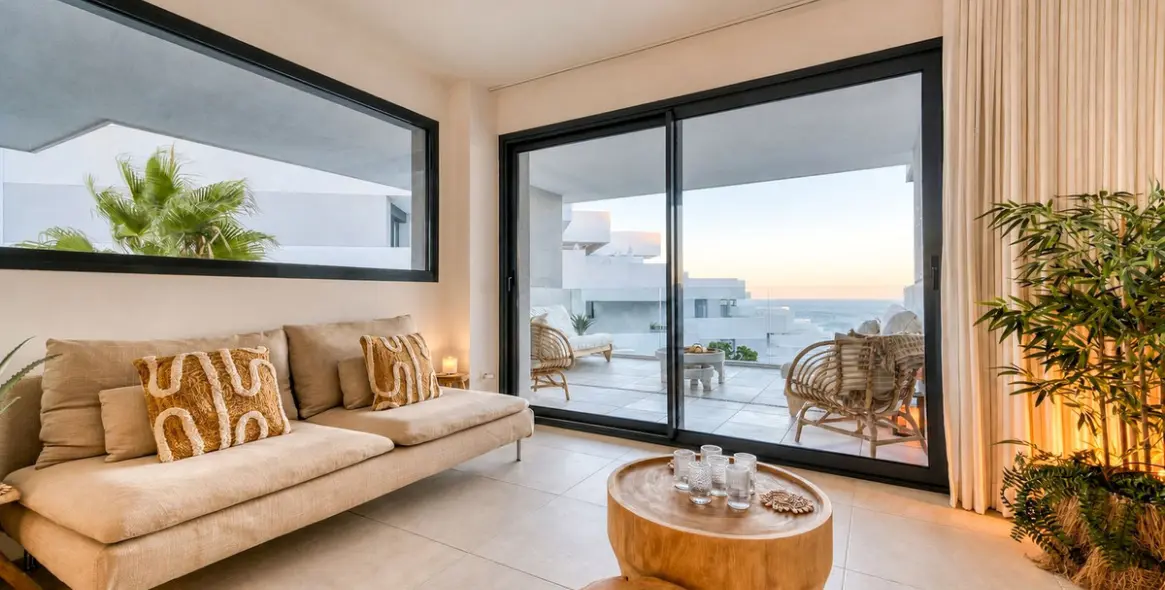 Venta de apartamento en planta media en La Duquesa 39