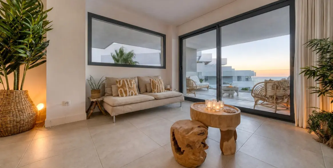 Venta de apartamento en planta media en La Duquesa 43