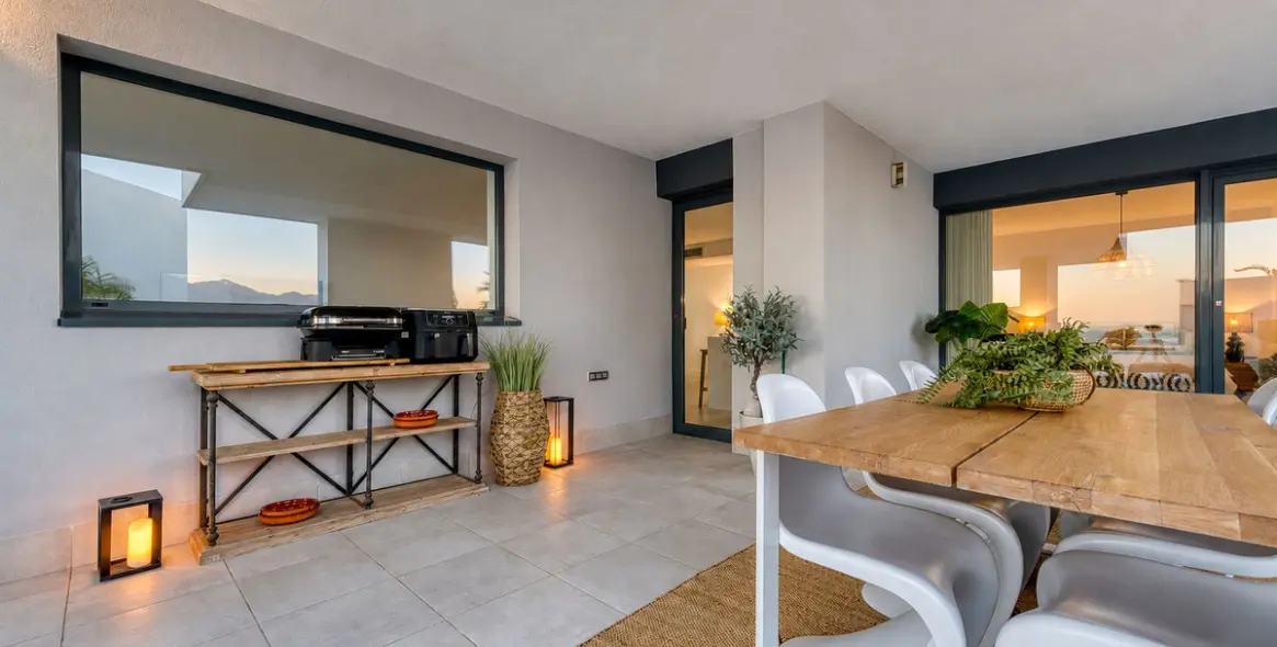 Venta de apartamento en planta media en La Duquesa 46
