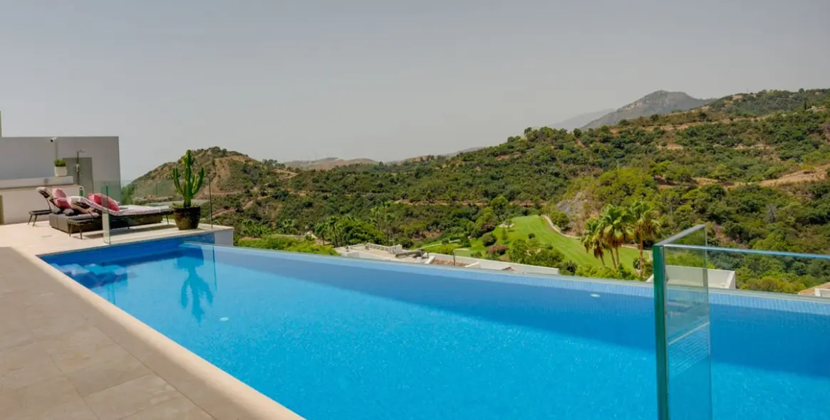 Venta de villa independiente en Los Arqueros 32
