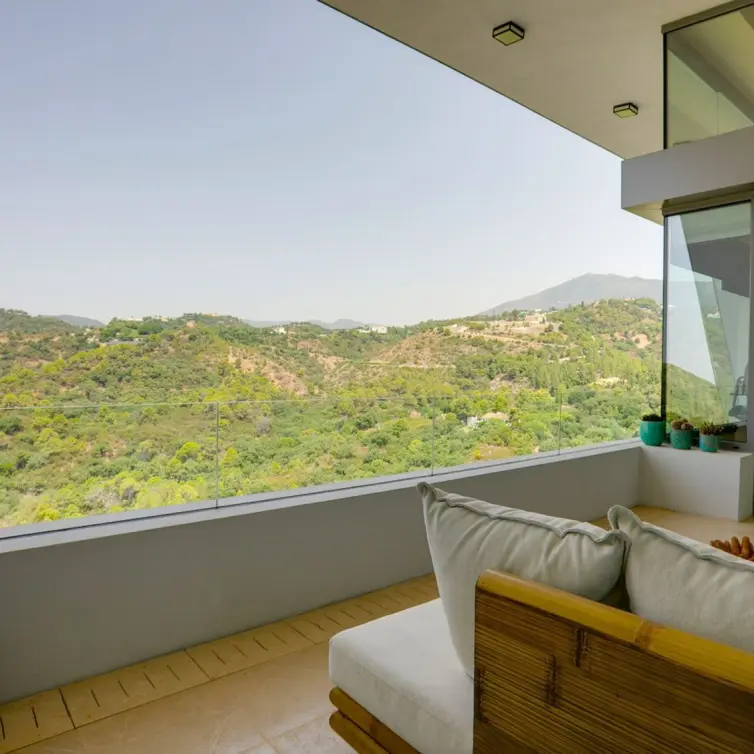 Sale of detached villa in Benahavís
