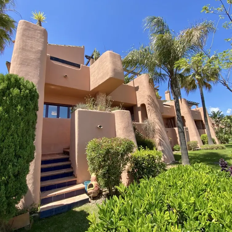 Sale of ground floor apartment in Elviria