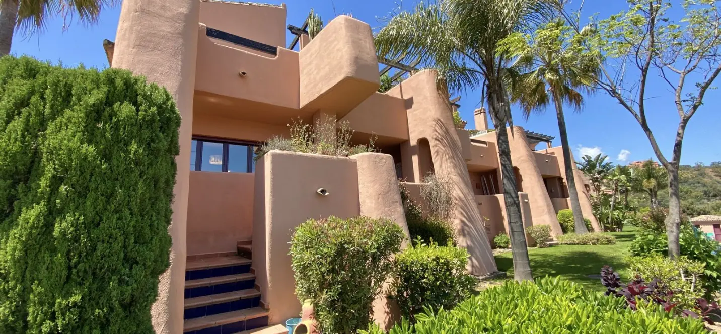 Sale of ground floor apartment in Elviria 0
