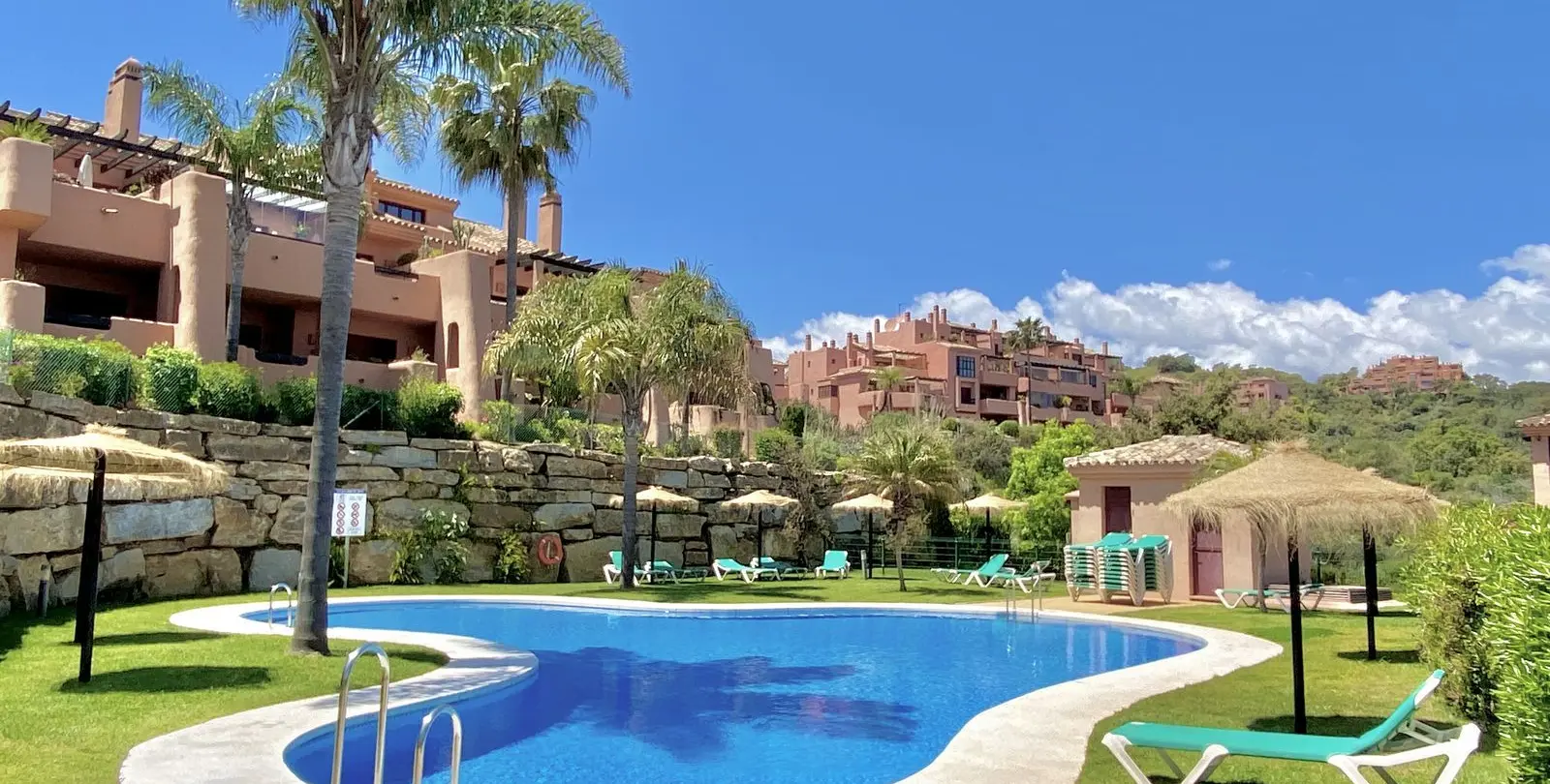 Sale of ground floor apartment in Elviria 3