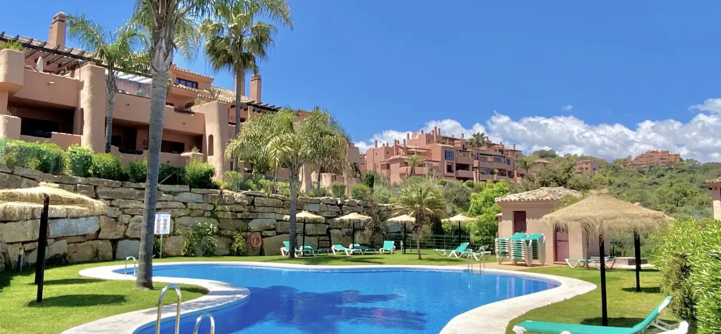Sale of ground floor apartment in Elviria 2