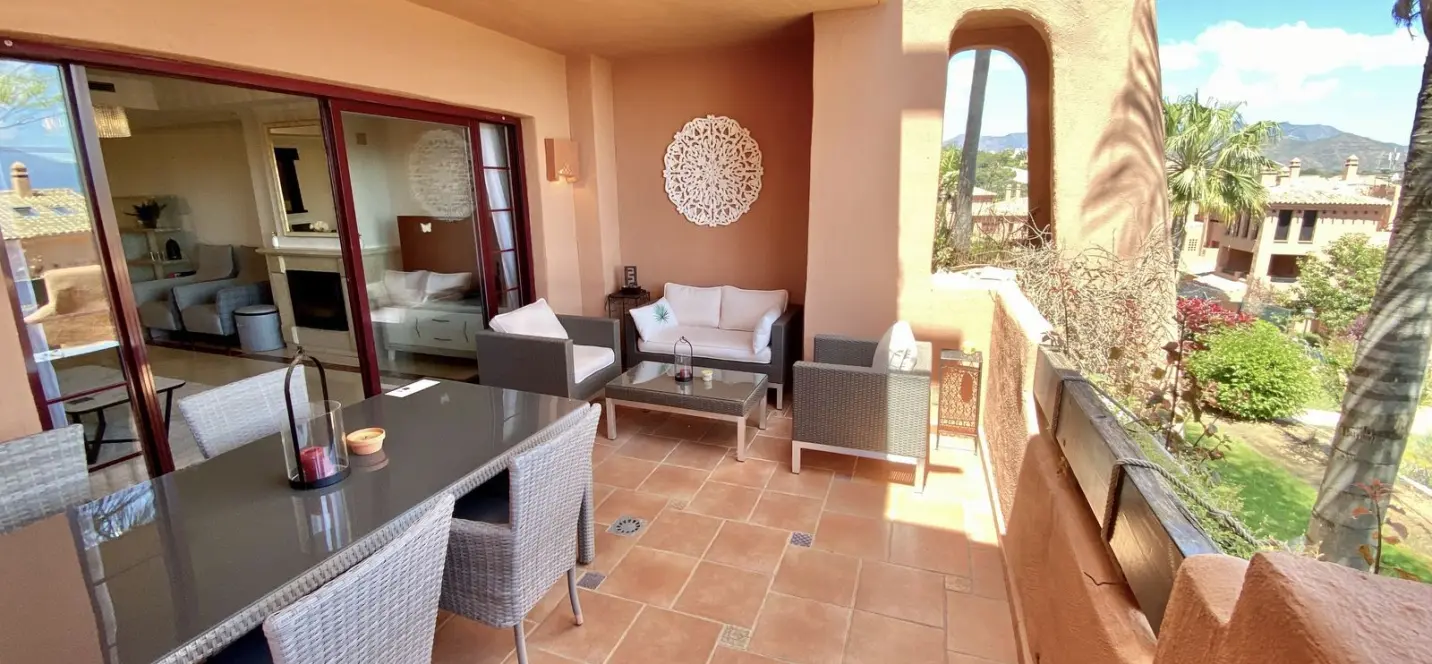 Sale of ground floor apartment in Elviria 3