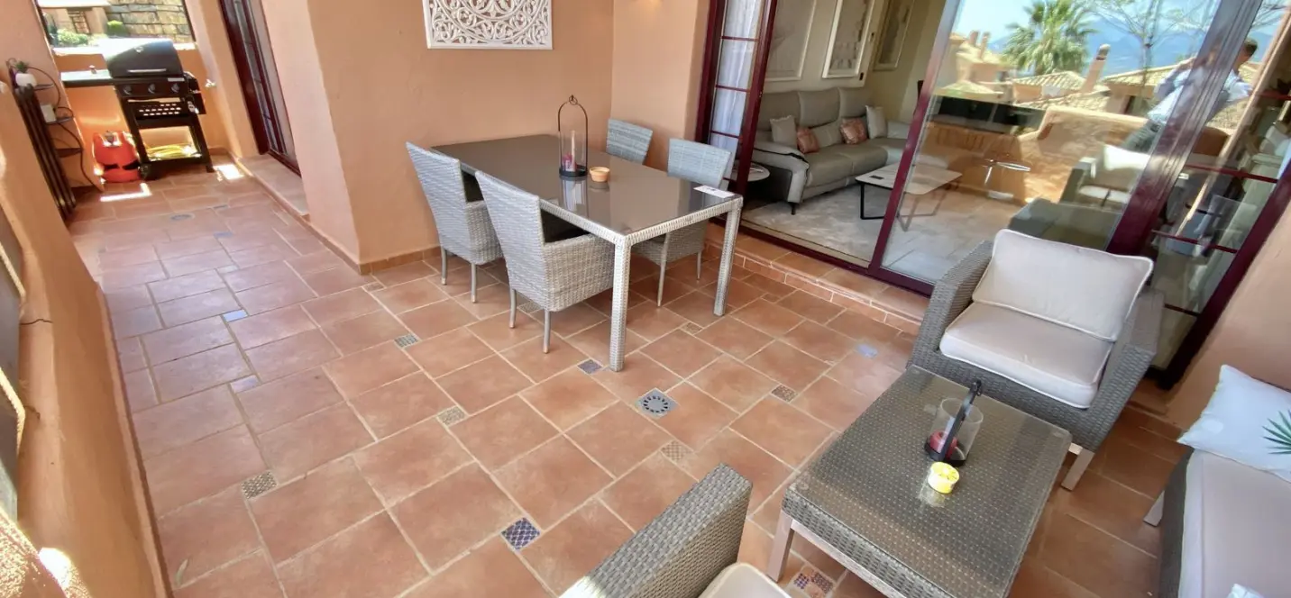 Sale of ground floor apartment in Elviria 4
