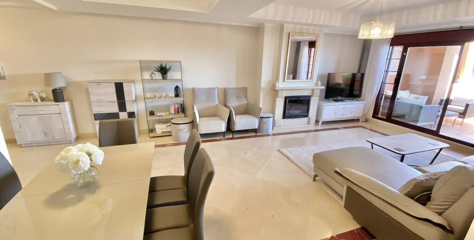 Sale of ground floor apartment in Elviria 8