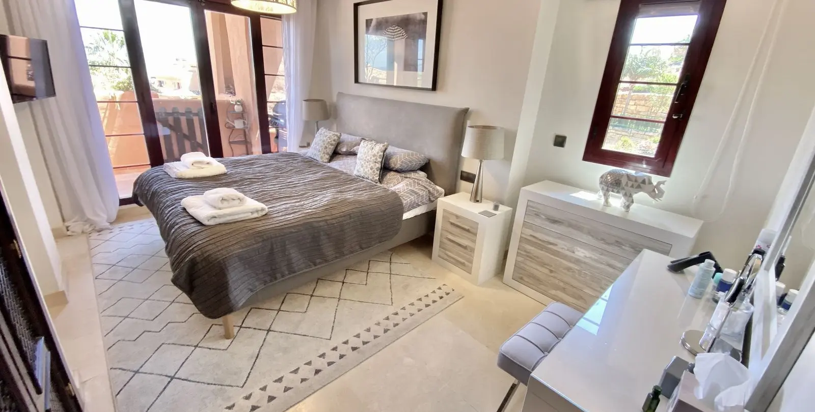 Sale of ground floor apartment in Elviria 12