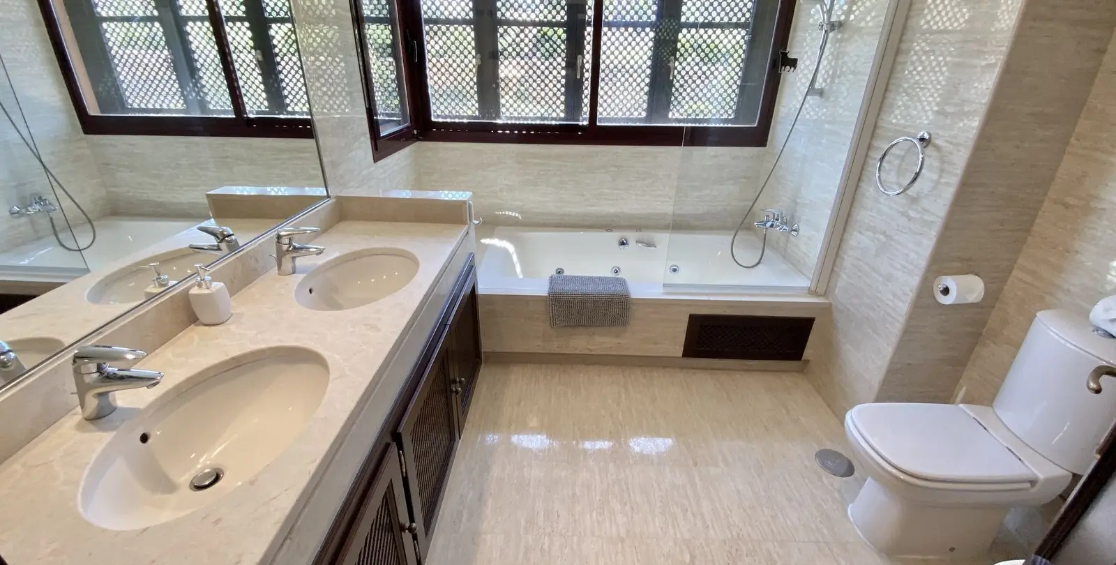 Sale of ground floor apartment in Elviria 15