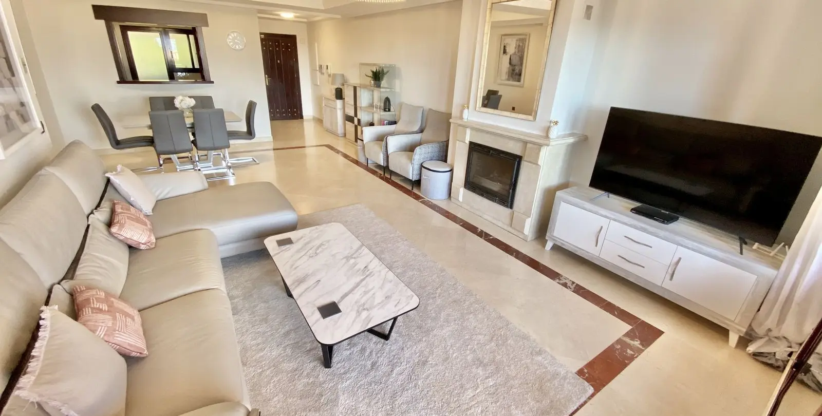 Sale of ground floor apartment in Elviria 19