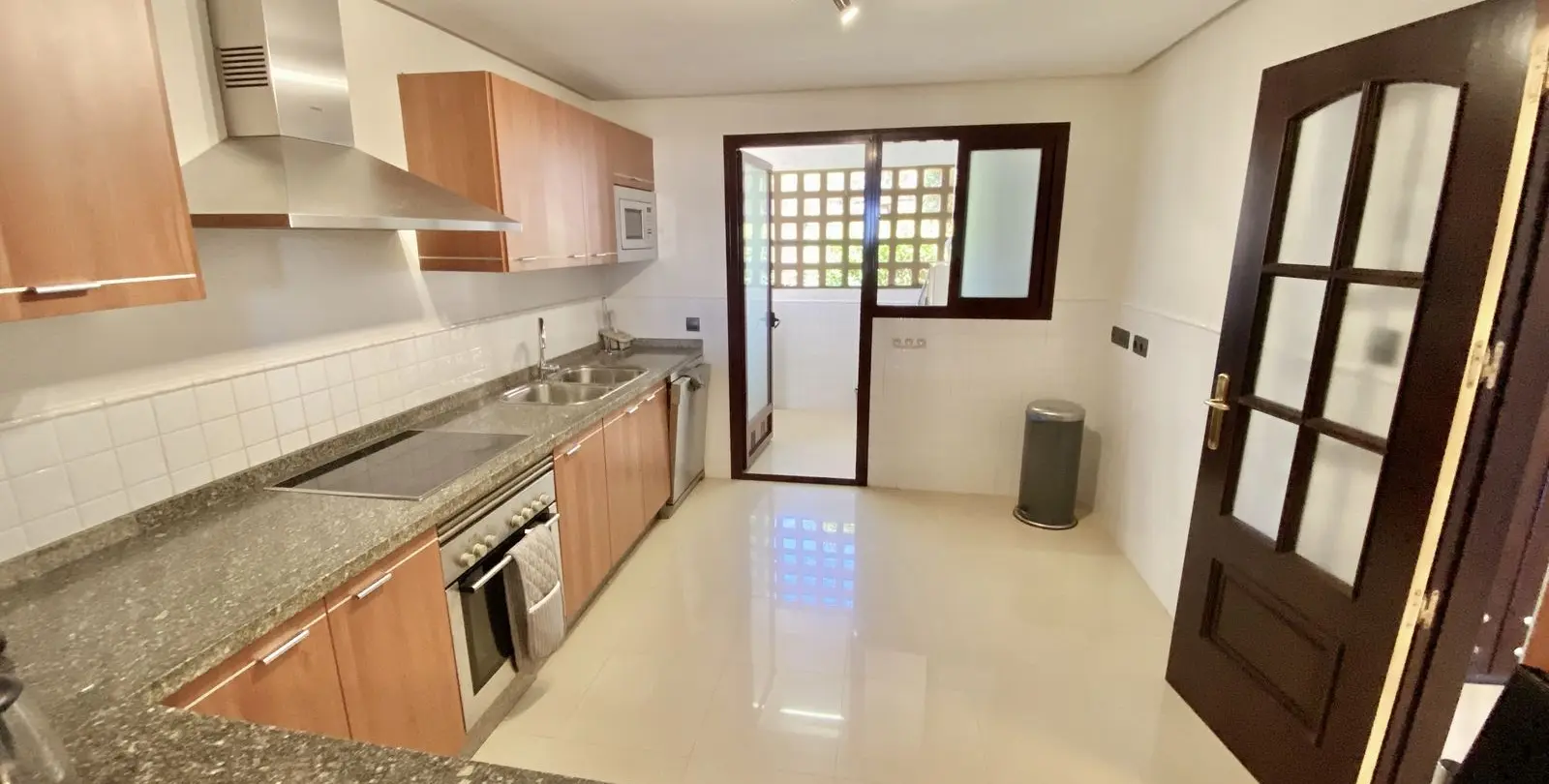 Sale of ground floor apartment in Elviria 22