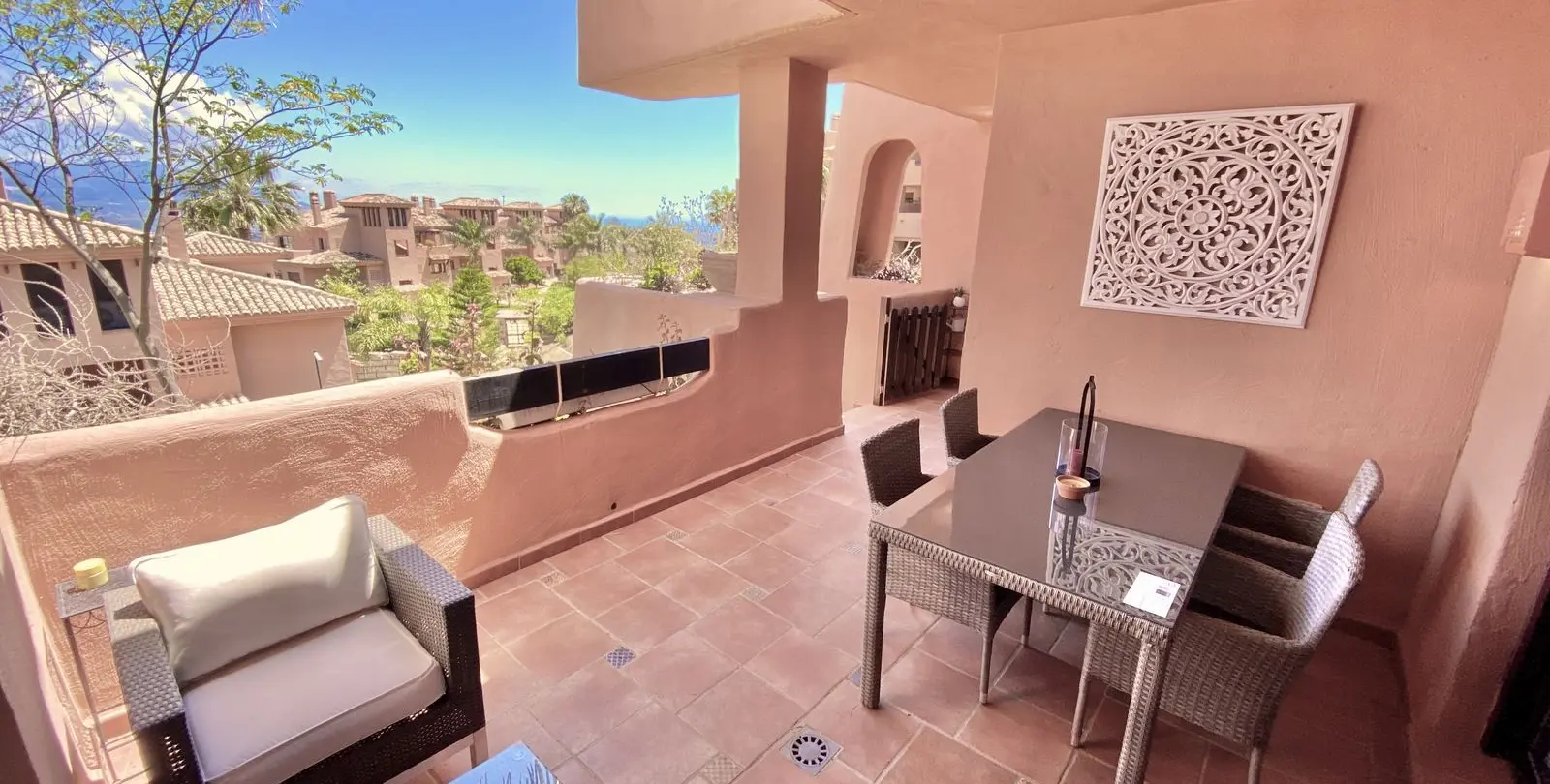 Sale of ground floor apartment in Elviria 25