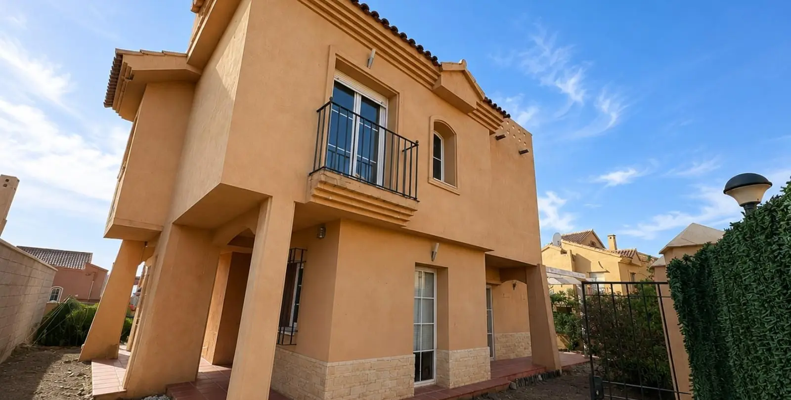 Sale of detached villa in Riviera del Sol 1