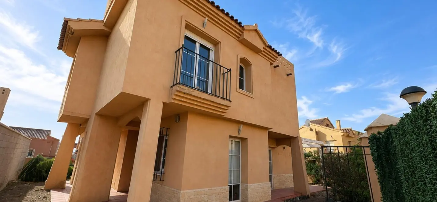 Sale of detached villa in Riviera del Sol 0