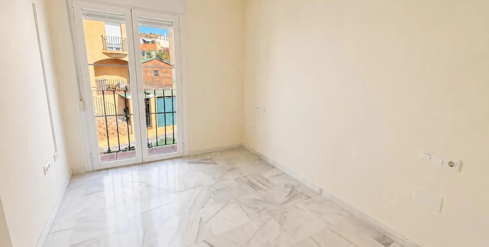 Sale of detached villa in Riviera del Sol 33