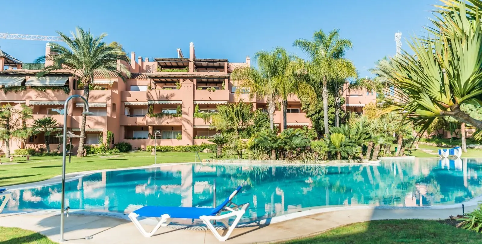 Sale of middle floor apartment in Guadalmina Baja 1