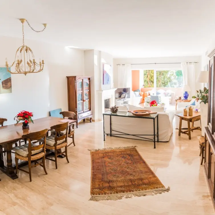 Sale of middle floor apartment in Guadalmina Baja