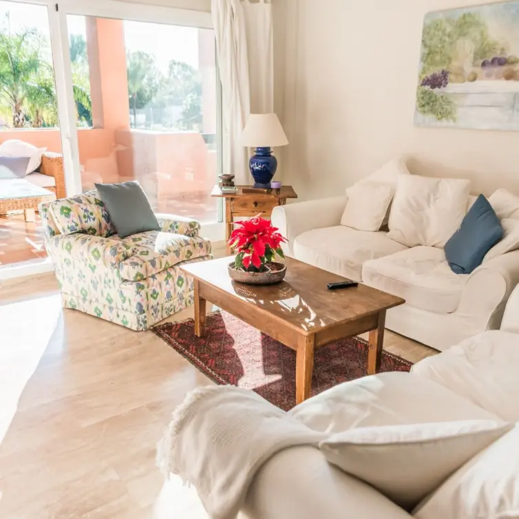 Sale of middle floor apartment in Guadalmina Baja