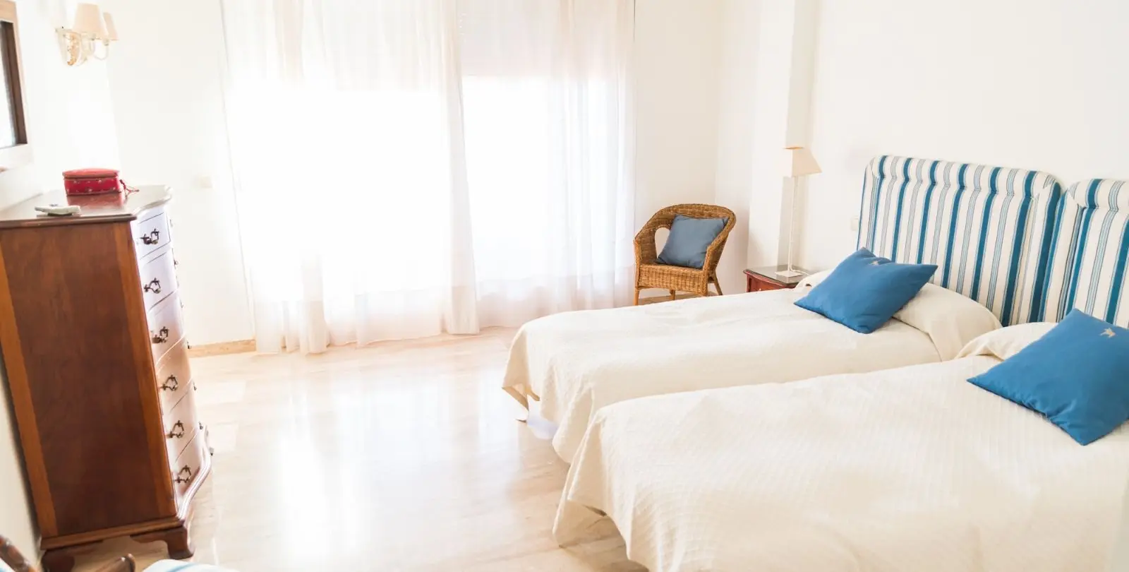 Sale of middle floor apartment in Guadalmina Baja 7