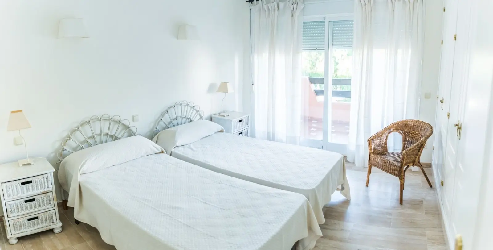Sale of middle floor apartment in Guadalmina Baja 9