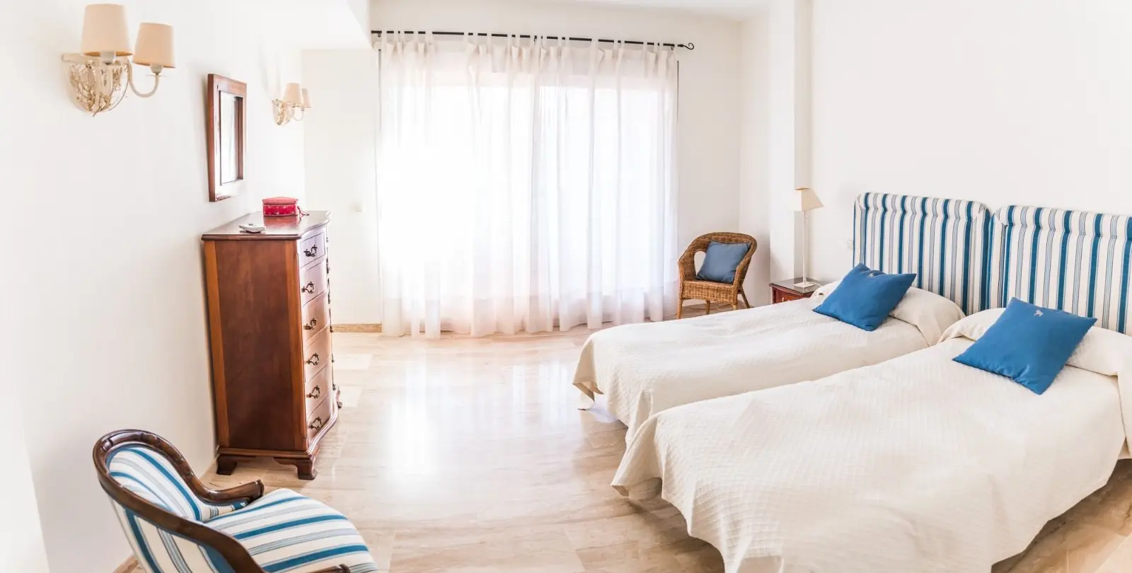 Sale of middle floor apartment in Guadalmina Baja 10