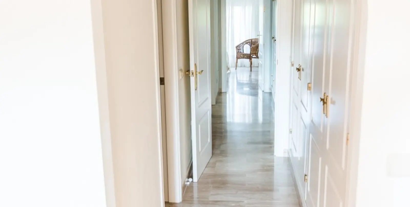 Sale of middle floor apartment in Guadalmina Baja 12