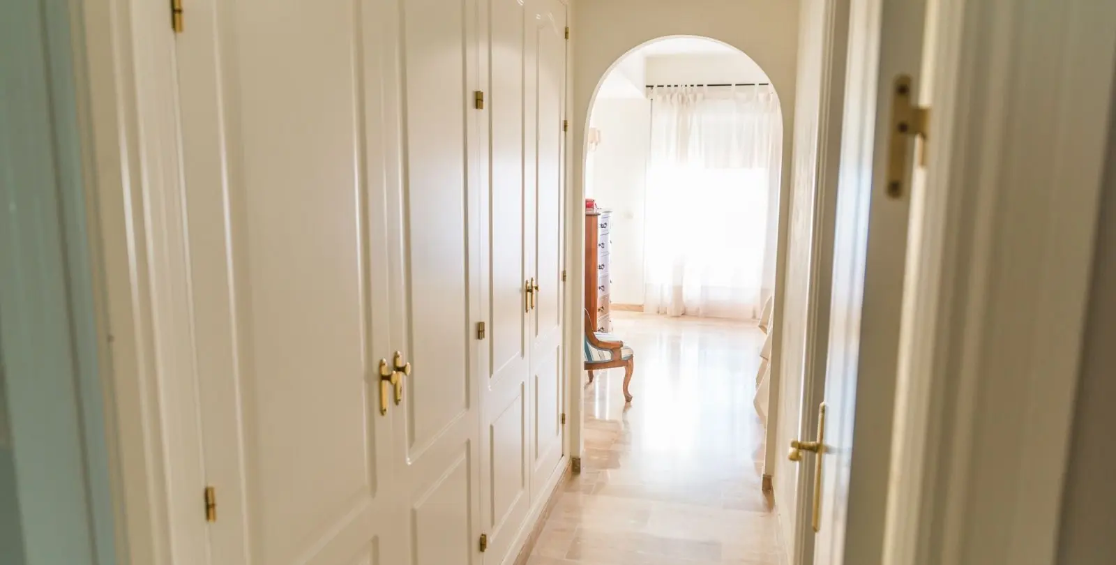 Sale of middle floor apartment in Guadalmina Baja 13