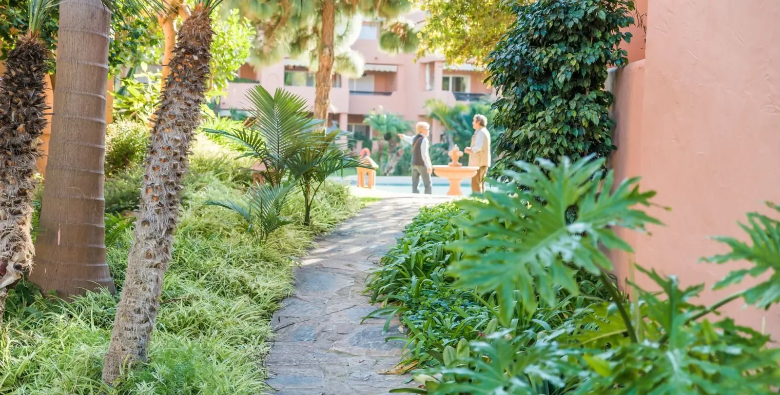 Sale of middle floor apartment in Guadalmina Baja 14