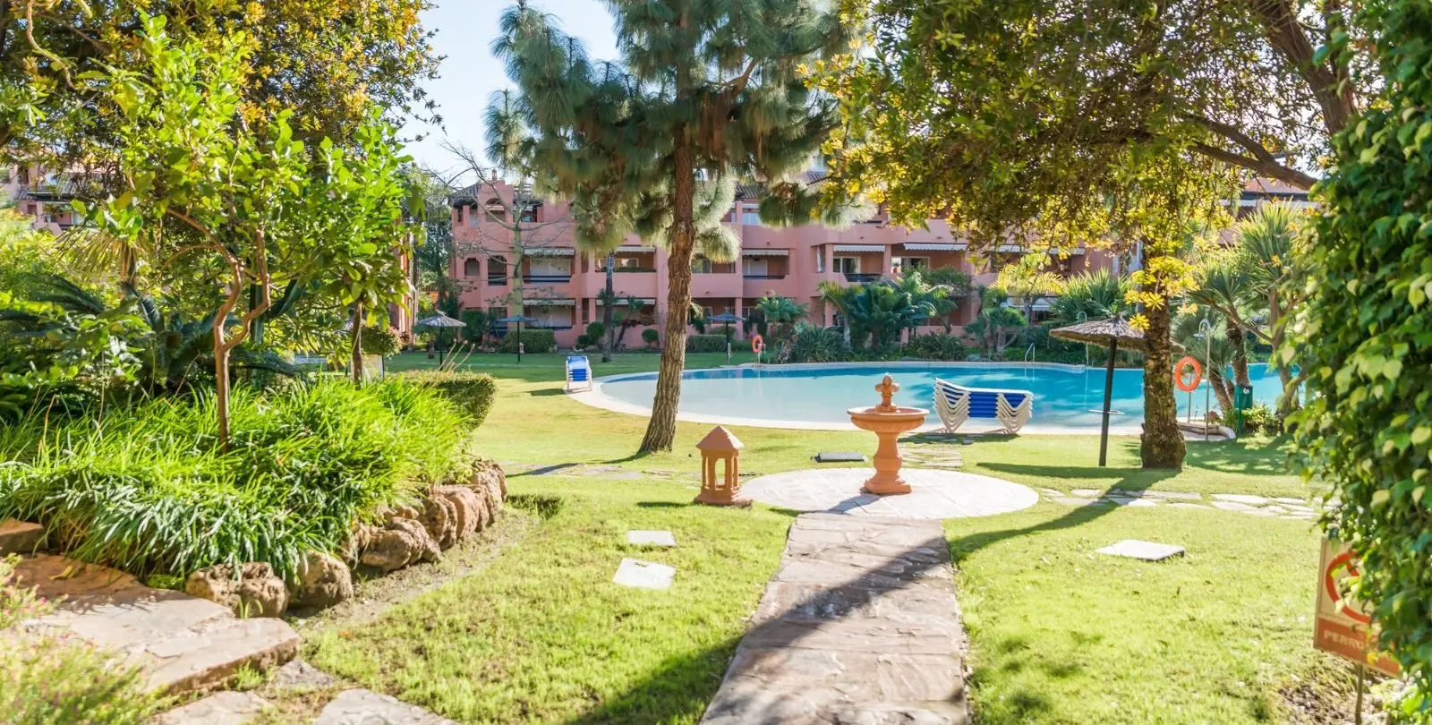 Sale of middle floor apartment in Guadalmina Baja 15