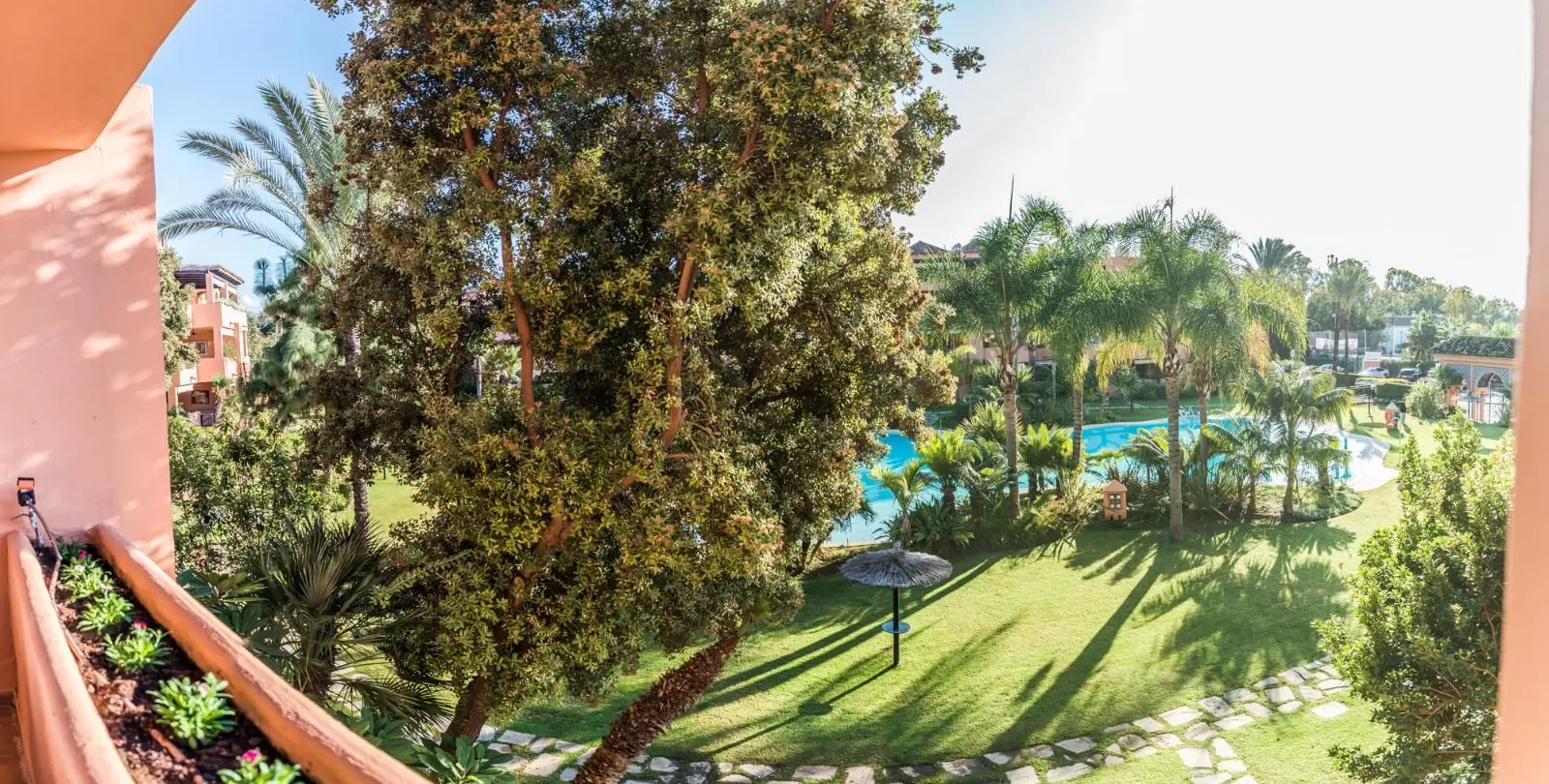 Sale of middle floor apartment in Guadalmina Baja 16