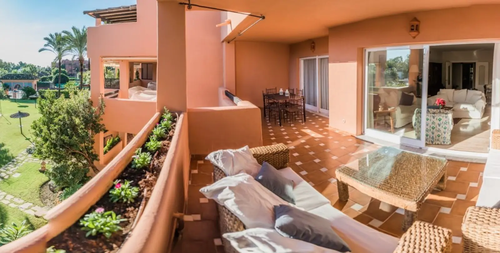 Sale of middle floor apartment in Guadalmina Baja 19