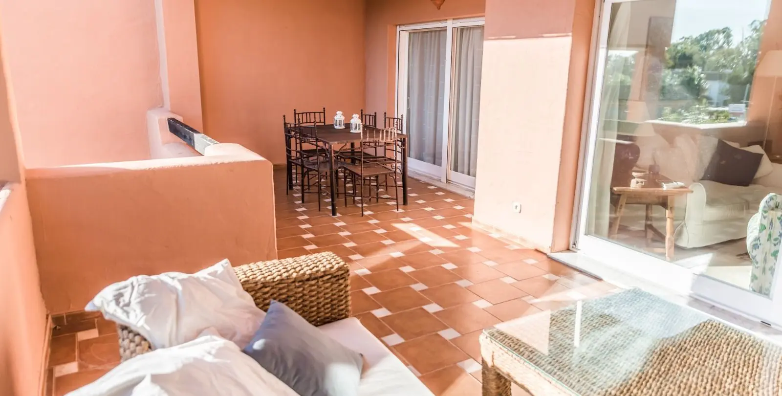 Sale of middle floor apartment in Guadalmina Baja 20