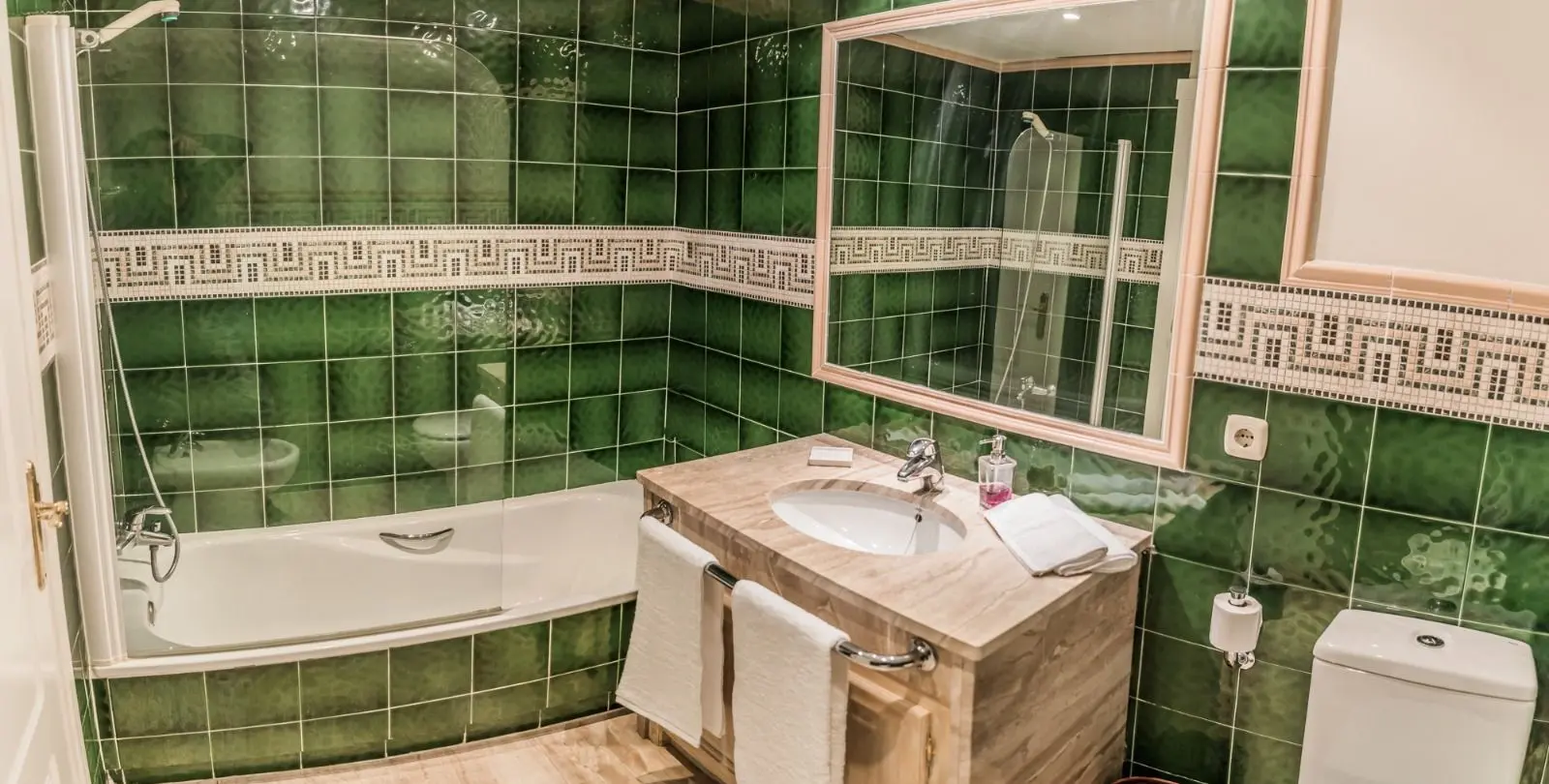Sale of middle floor apartment in Guadalmina Baja 24