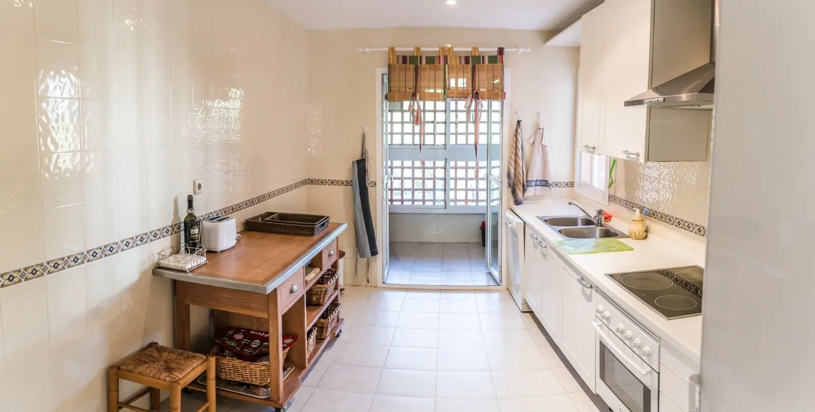 Sale of middle floor apartment in Guadalmina Baja 25