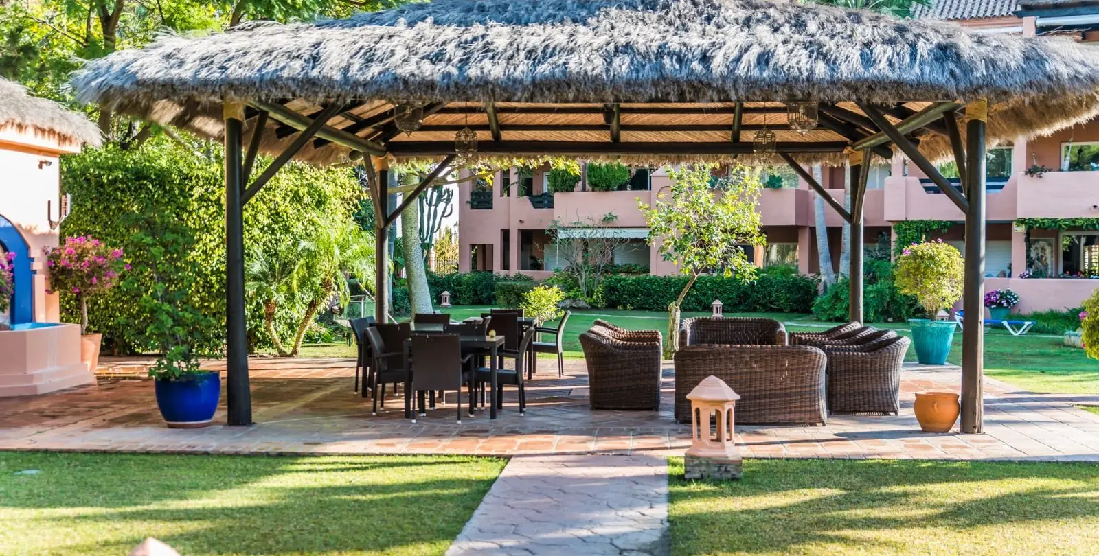 Sale of middle floor apartment in Guadalmina Baja 28