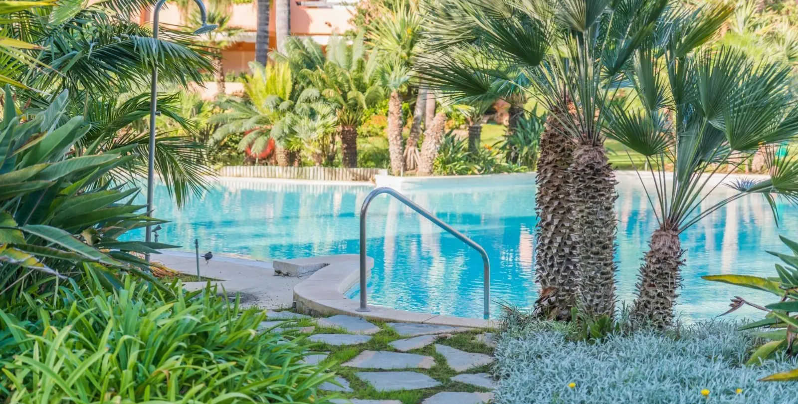 Sale of middle floor apartment in Guadalmina Baja 32