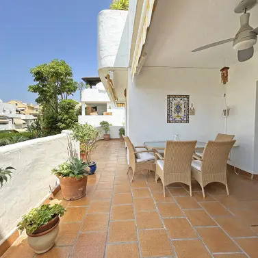 Venta de apartamento en planta media en The Golden Mile