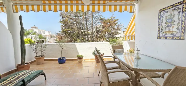 Venta de apartamento en planta media en The Golden Mile 1