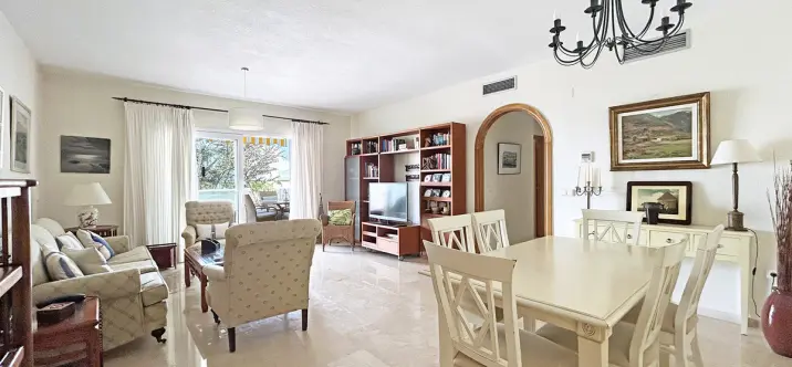 Venta de apartamento en planta media en The Golden Mile 2