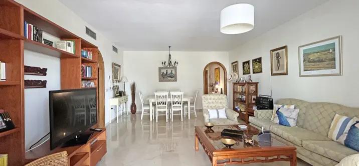Venta de apartamento en planta media en The Golden Mile 3