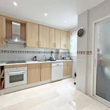 Venta de apartamento en planta media en The Golden Mile