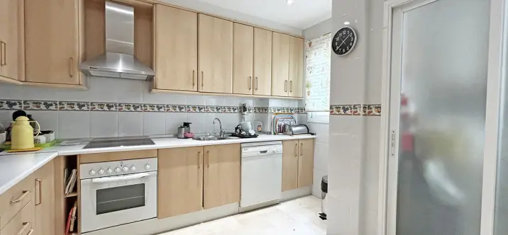 Venta de apartamento en planta media en The Golden Mile 4