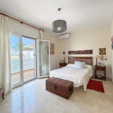 Venta de apartamento en planta media en The Golden Mile