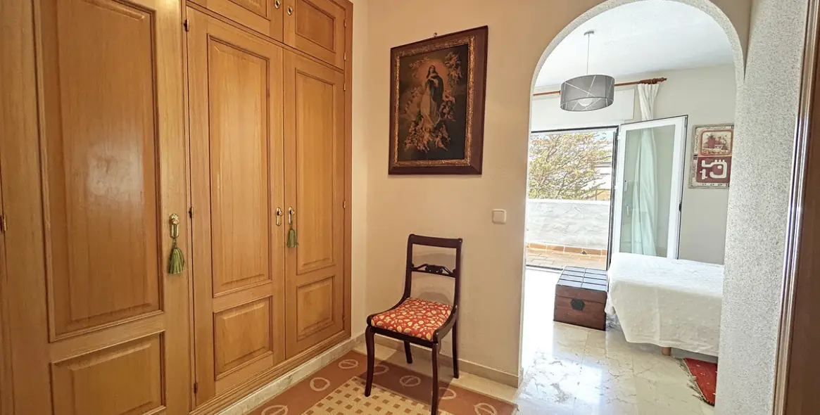 Продажа апартаментов на среднем этаже в The Golden Mile 8